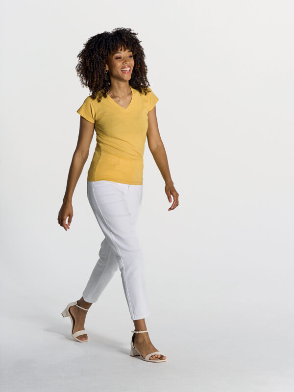 T-shirt donna manica corta collo a V Regular - immagine 2