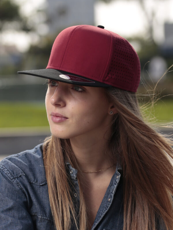 Cappello visiera piatta 6 pannelli BANK